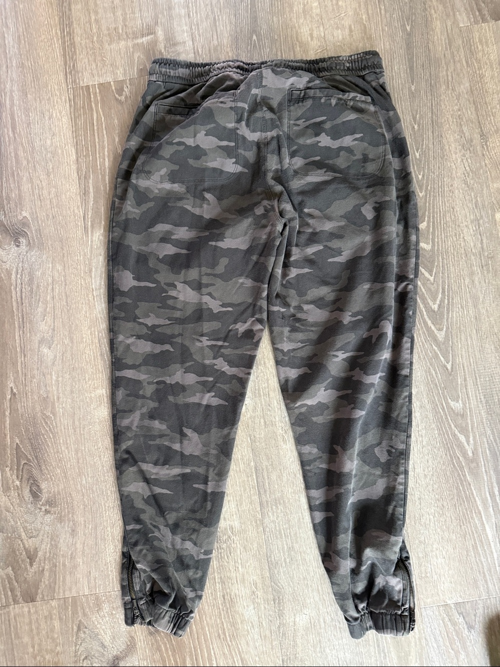 Athleta Pants Women’s 12 Green Camo Farallon Jogger Casual - Picture 5 of 6